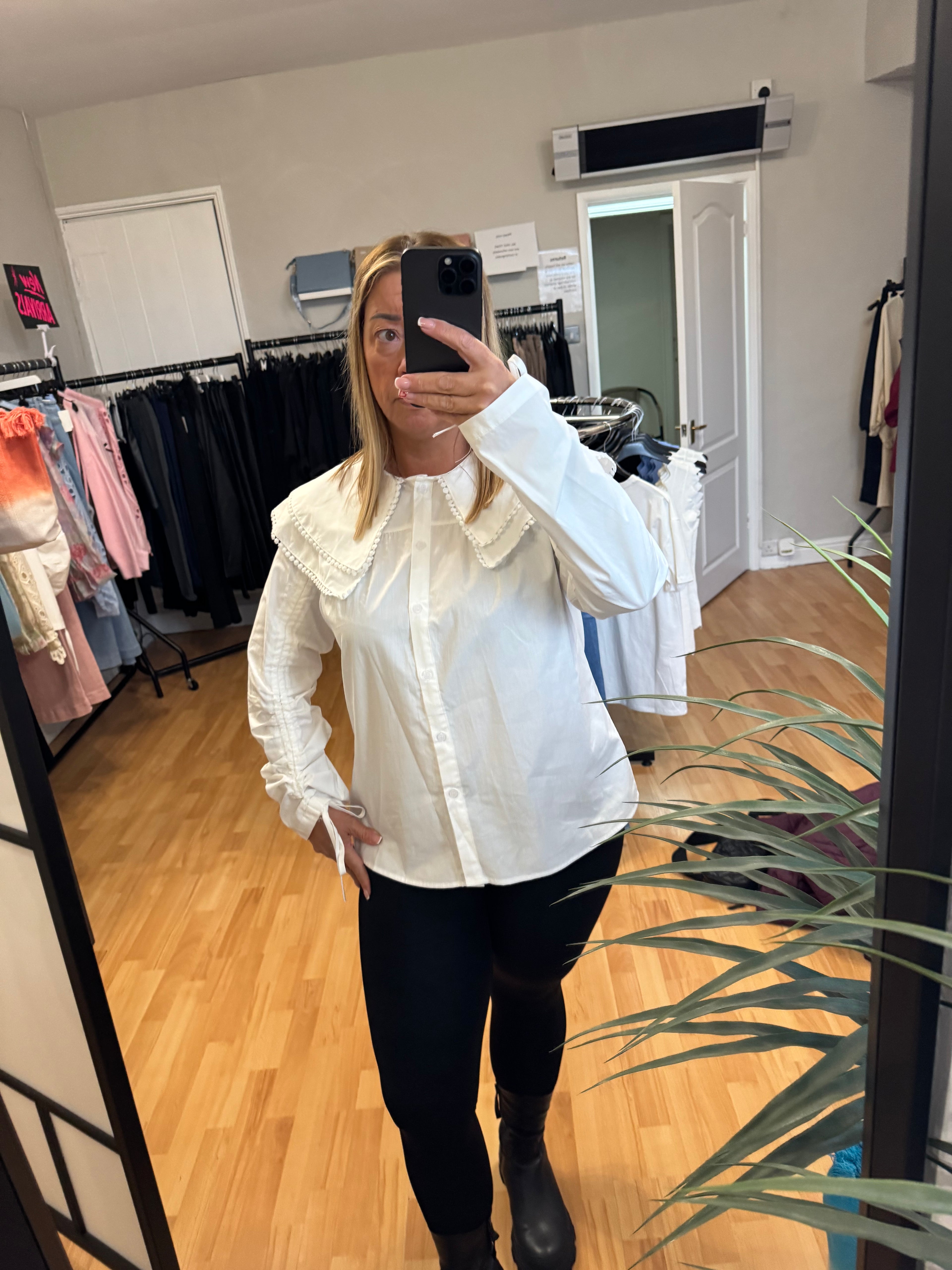 White cotton blouse with wide collar